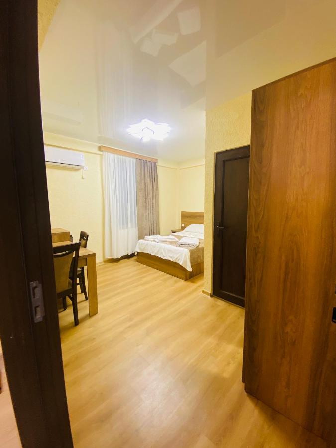 Hotel Sunrise Кутаиси Экстерьер фото